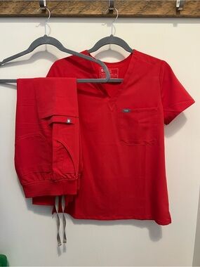 Figs hibiscus xs Catarina scrub top and xxsp yola scrub pants